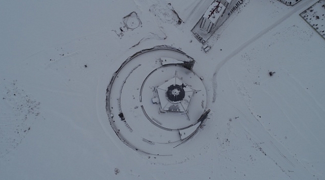 Ay Yıldız Camisi kışın bir başka güzel