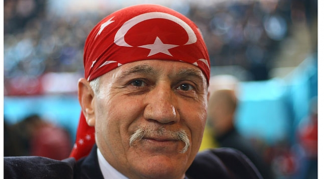 Bıyıklarını 'Cumhur İttifakı bıyığı' olarak notere tasdik ettirdi