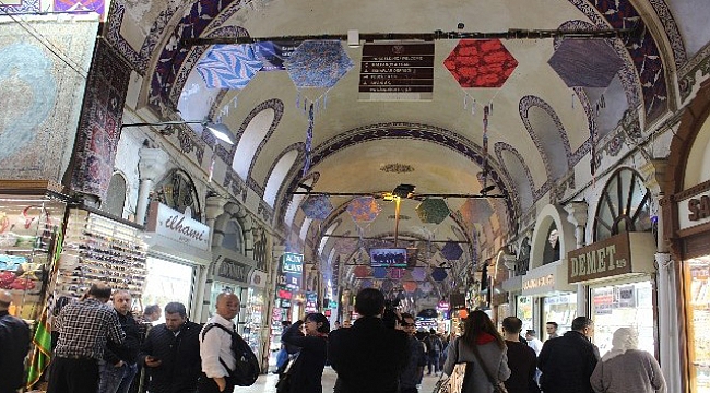 Camdan bakınca ekmek görmeliyiz