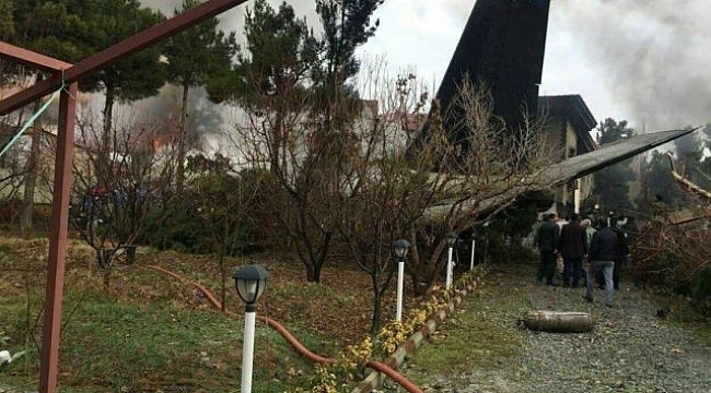 İran'da uçak düştü!