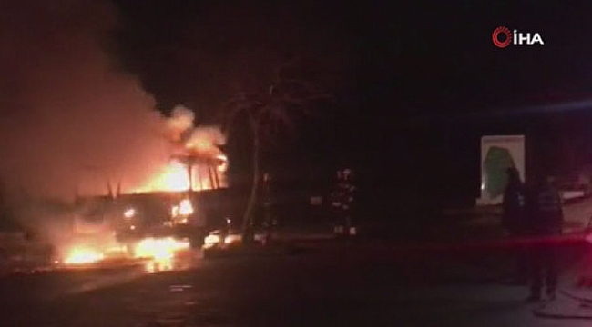 Park halindeki minibüs alev alev yandı!!