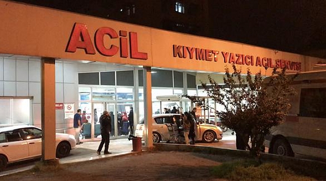 Telefonunu çalmak istediği kızın yüzüne asit attı