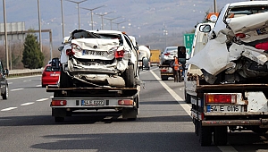9 aracın karıştığı zincirleme kazada 8 kişi yaralandı