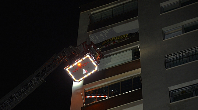 Adana'da çıkan yangında anne ve bebeği dumandan etkilendi