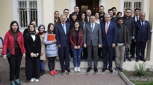 Bakan Pakdemirli, üniversitede ders vermeye başladı