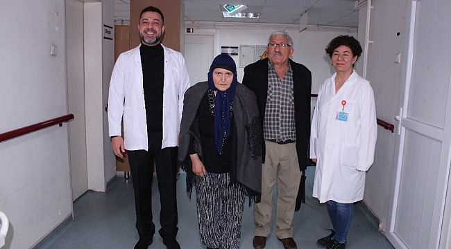 Beyin pili takıldı, istemsiz hareketlerden kurtuldu