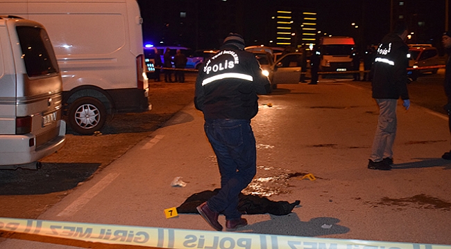 Bıçaklı kavga 1'i ağır 2 yaralı