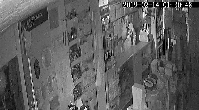 Bir gecede 3 dükkan soydu kameraya ‘sus' işareti yaptı