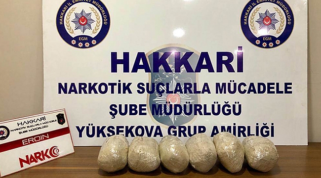 Caddeye bırakılan eroini polis fark etti