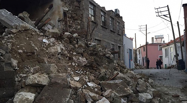 Depremin bilançosu gün ağarmasıyla gözler önüne serildi