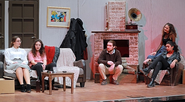 'Dünyalı' üniversitelilerin emeğiyle sahnelendi