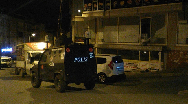 İş yerinin önüne bırakılan EYP patladı