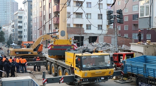 İstanbul Valiliği: 'Çöken binadaki arama kurtarma çalışmaları sona erdi'