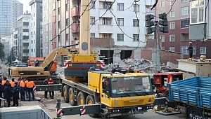 İstanbul Valiliği: 'Çöken binadaki arama kurtarma çalışmaları sona erdi'