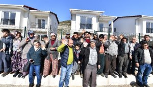 İzmir'de Başkan Kocaoğlu'ndan heyelan bölgesine ev müjdesi