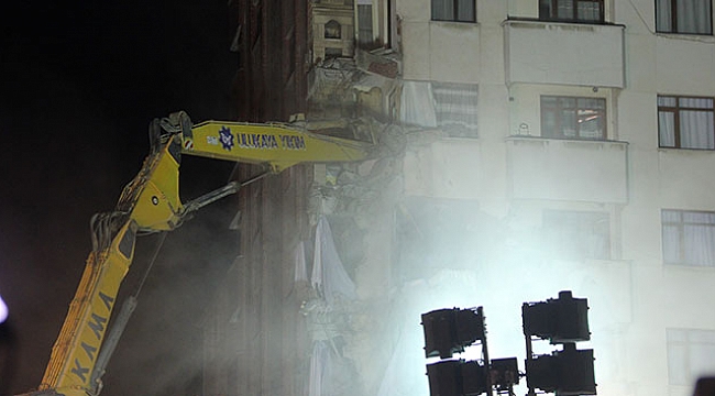 Kartal'da yıkılan binanın yanındaki binada yıkıma başlandı