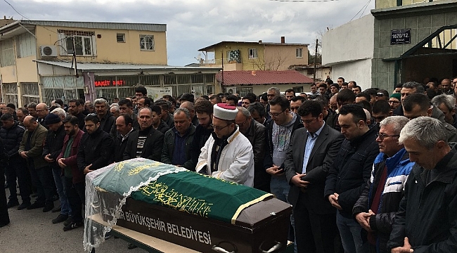 Kayalıklardan düşerek can veren genç kız defnedildi