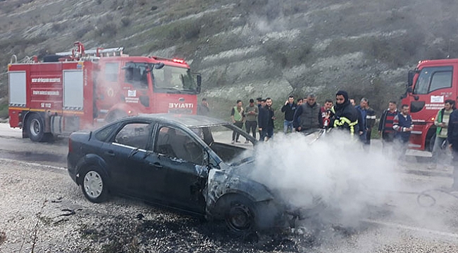 Seyir halindeki otomobil alev alev yandı!...