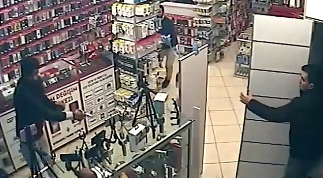 Silah tutukluk yapınca vurulmaktan kurtuldular