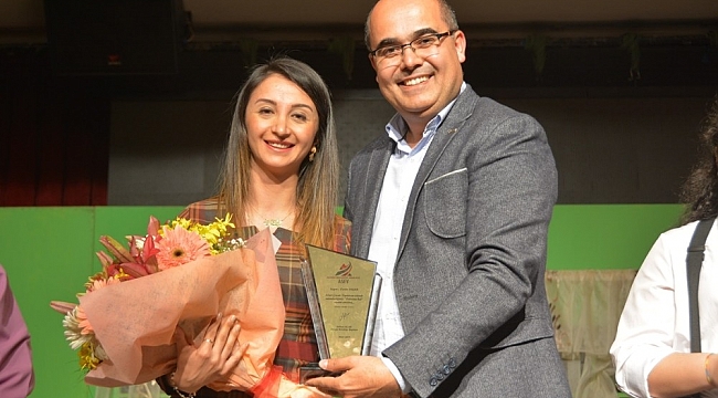 Aliağalı küçük tiyatroculardan usta işi oyun