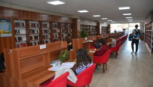 Aliağa'nın kültür birikimi: Nadir Nadi Kütüphanesi