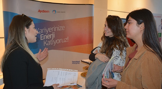 Aydem ve Gediz, Ege Bölgesi Kariyer Fuarı'nda öğrencilerle buluştu