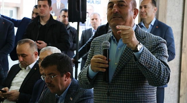 Bakan Çavuşoğlu: "İzmir'e getirdiğim yabancı misafirler benimle dalga geçiyorlar"