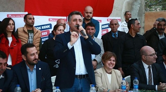 Bayraklı'da miting gibi açılış