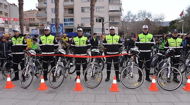 Dikili'de bisikletli polis timleri törenle göreve başladı