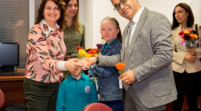 En özel hediye, İzmir İl Milli Eğitim Müdürü Dr. Ömer Yahşi&#039;den