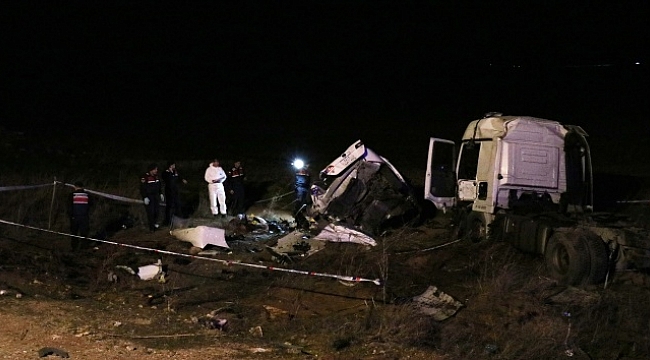 Feci kaza: 3 ölü, 2 yaralı