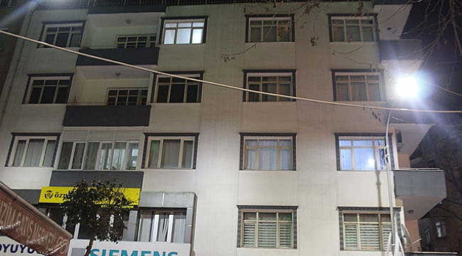 Gazdan zehirlenen anne kız hastaneye kaldırıldı