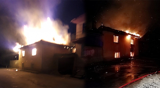 Gecenin karanlığını aydınlatan alevler 2 katlı evi küle çevirdi