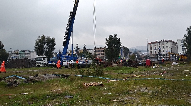 Göçük alanındaki çalışma yağmura rağmen devam ediyor