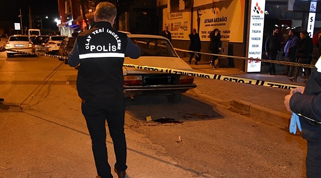 İlçe Emniyet Müdürlüğünün önünde silahlı kavga: 1 yaralı