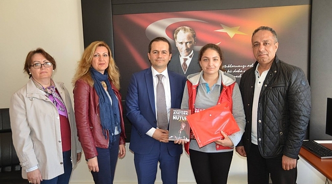 İstiklal Marşı birincisine "İşgören" hediyesi