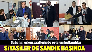 İzmir'de siyasiler oylarını kullandı