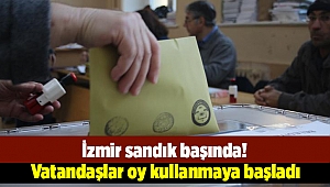 İzmir’de vatandaşlar oy kullanmaya başladı