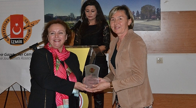 İzmir Gazeteciler Cemiyeti futbol turnuvasının ödülleri verildi
