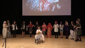 Kadın öğretmenler, Dünya Tiyatro Gününde şiddete 'dur' demek için sahnede