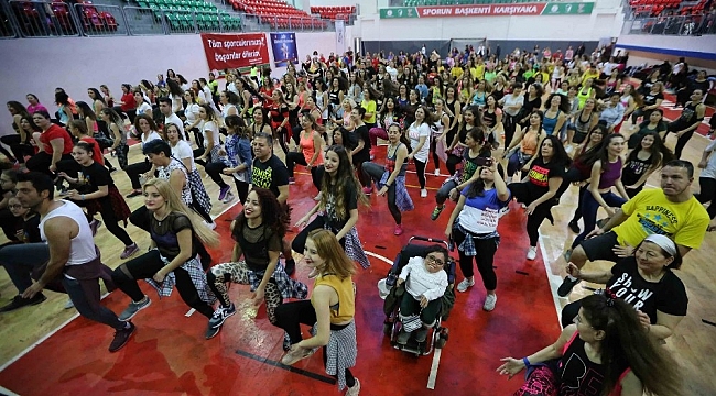 Kelebek çocuklar için zumba yaptılar