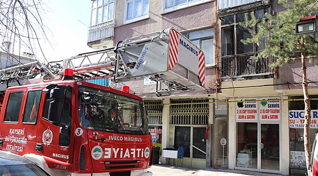 Kocasına kızıp evi ateşe verdi