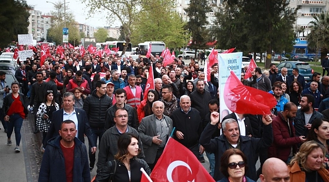 Millet İttifakı'ndan Bayraklı'da büyük yürüyüş