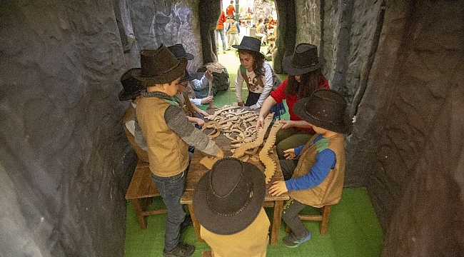 Minikler dinozorların gizemli dünyasını keşfedecek