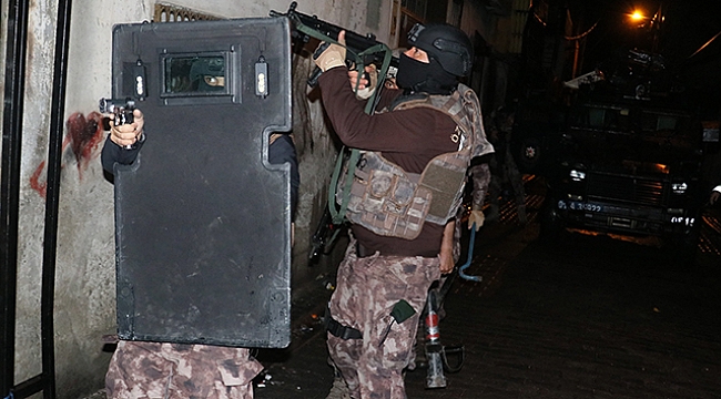 Sokak çetesine şafak operasyonu