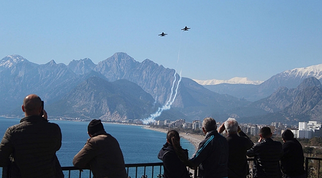 SOLOTÜRK'ten 'fetih' provası