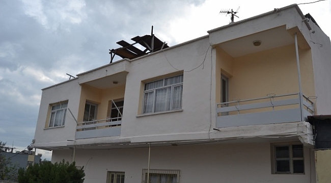 Tartıştığı eşini oğlunun gözü önünde bıçakladı