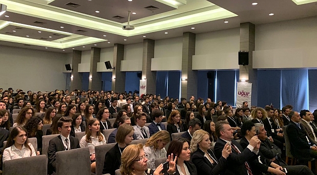 Uğurlu öğrenciler dünya sorunlarına çözüm aradı