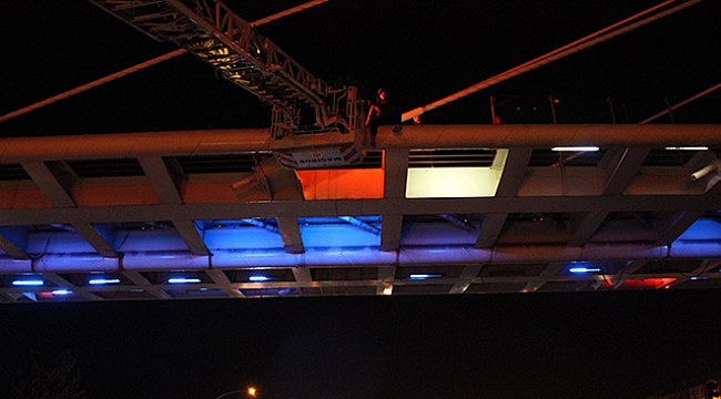 Üst geçide çıkıp aşağı atlayacağını söyledi: Vatandaş film seyreder gibi izledi