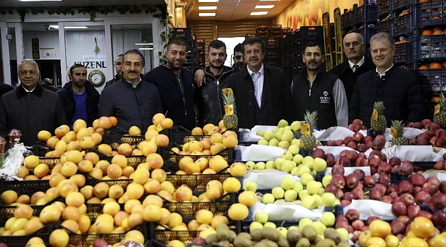 Zeybekci, gün doğumunda sebze halinde